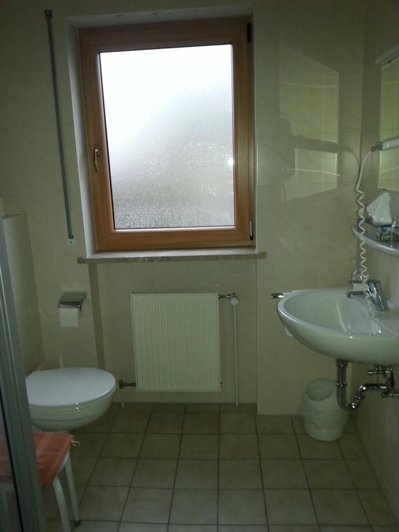 Brucker Gastehaus Hotell Fuerstenfeldbruck Rum bild