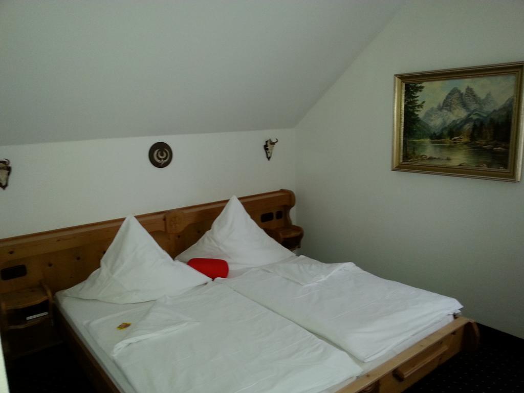 Brucker Gastehaus Hotell Fuerstenfeldbruck Rum bild