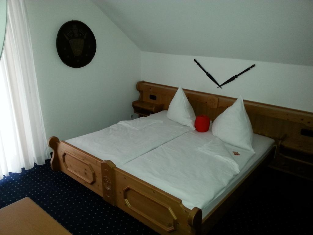 Brucker Gastehaus Hotell Fuerstenfeldbruck Rum bild